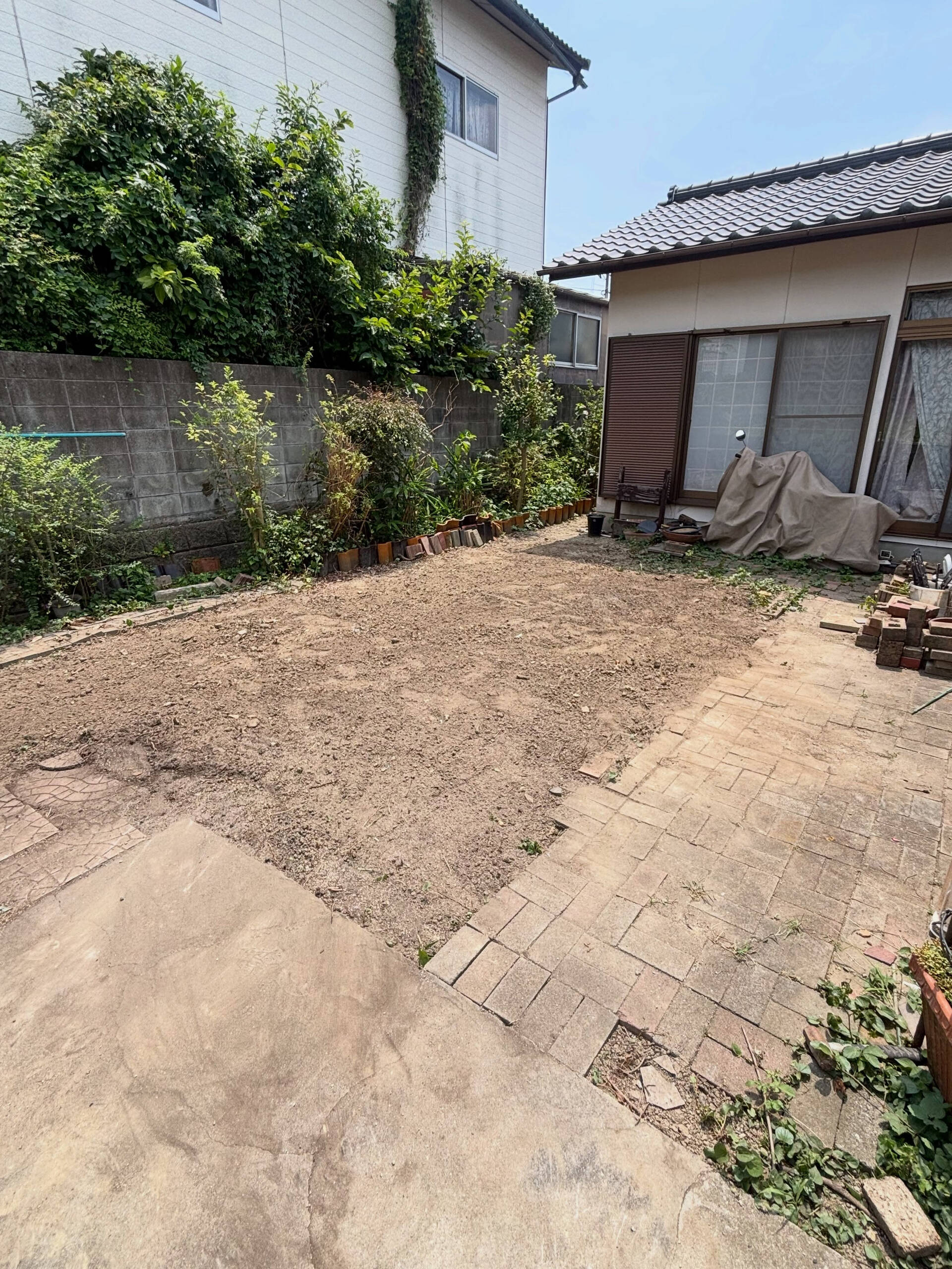 伐採、抜根、整地作業